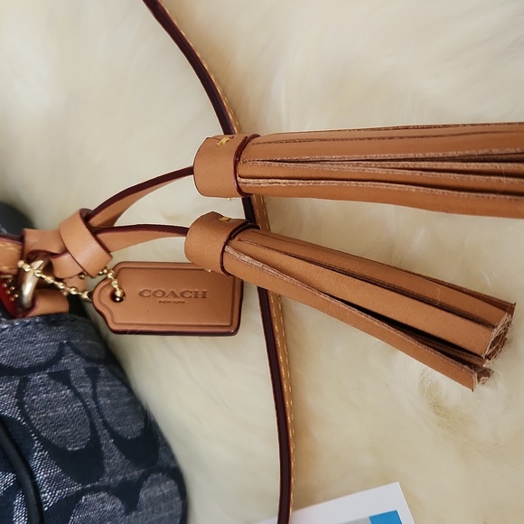 Adorable Coach Denim Signature Chambray Camera Style Crossbody Bag 💙👖🤎 - Picture 5 of 17